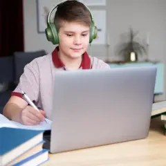 Czy szkoła w chmurze organizuje studniówkę? Sprawdź, jak to działa online!