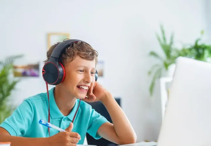 Czy szkoła w chmurze jest płatna? Sprawdź koszty i korzyści platformy edukacyjnej