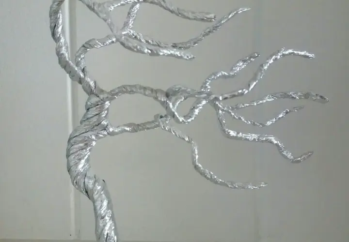 Jak stworzyć rzeźbę z folii aluminiowej – proste techniki i inspirujące pomysły