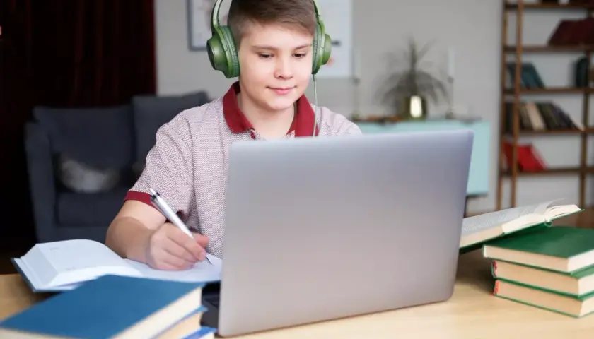 Czy szkoła w chmurze organizuje studniówkę? Sprawdź, jak to działa online!