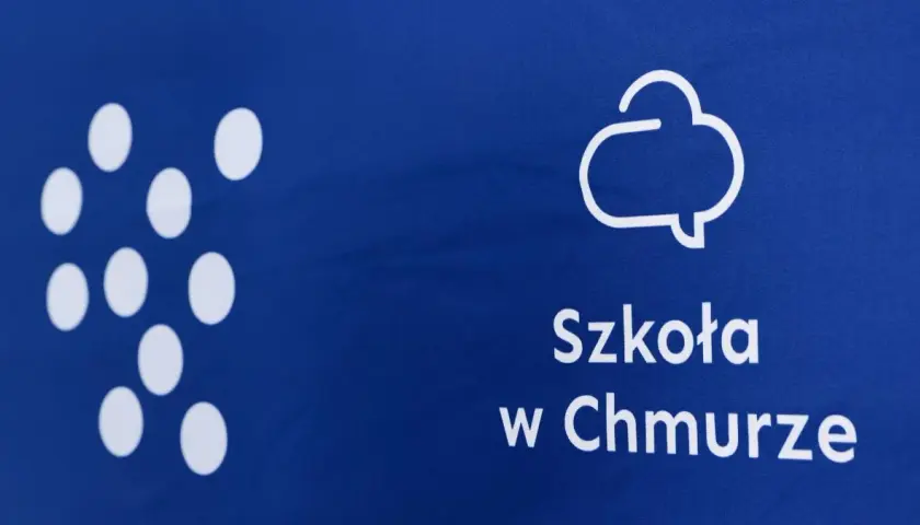 Ile kosztuje szkoła w chmurze? Sprawdź koszty i korzyści edukacji online