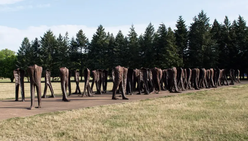 Rzeźby Nierozpoznani Magdaleny Abakanowicz: Tajemnice i znaczenie w Poznaniu