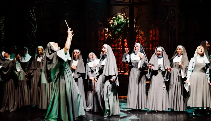 Opinie o zakonnica w przebraniu w teatrze rozrywki – co mówią widzowie?