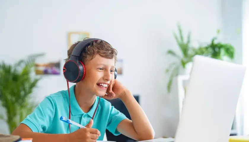 Czy szkoła w chmurze jest płatna? Sprawdź koszty i korzyści platformy edukacyjnej