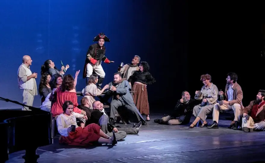 Teatr absurdu przykłady: odkryj najważniejsze dzieła i ich znaczenie