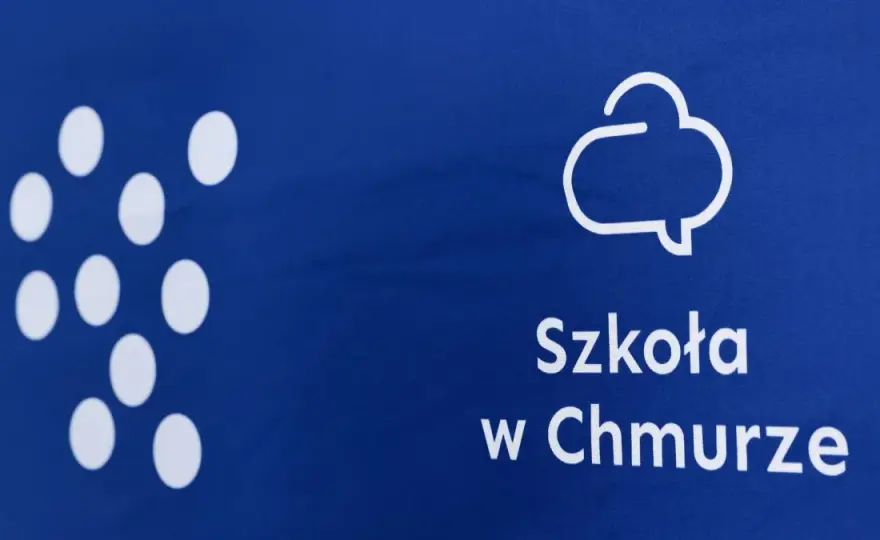 Ile kosztuje szkoła w chmurze? Sprawdź koszty i korzyści edukacji online